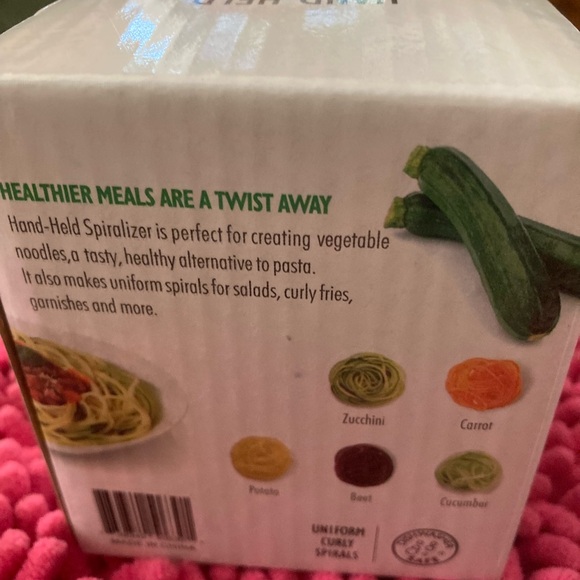NIB HAND-HELD SPIRALIZER CREATE HEALTHIER MEALS ARE A TWIST AWAY EASY TO USE - Picture 3 of 5